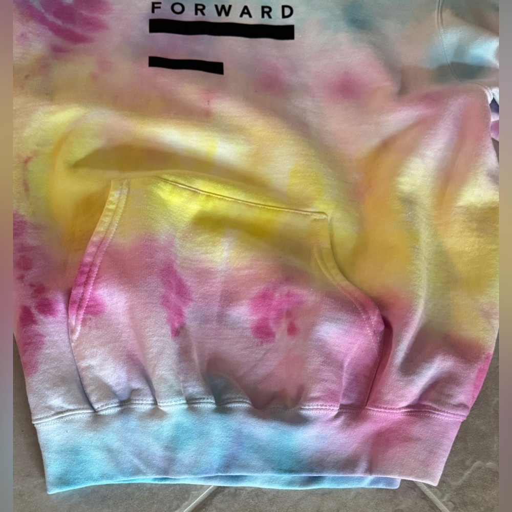 **BRAND NEW** FORWARD TIE-DYE HOODY- WORN BY JASON SUDEIKIS - GOLDEN GLOBES (M) - Picture 6 of 12